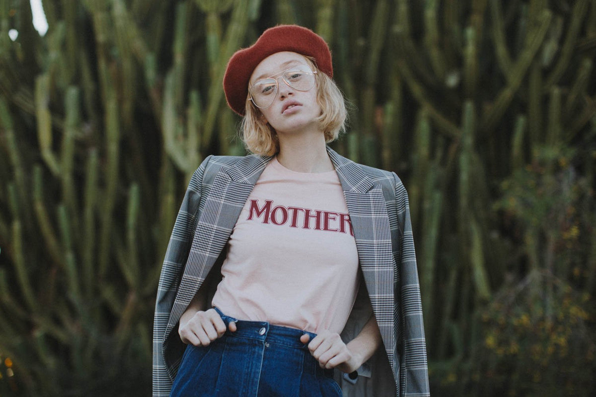 The bee & the fox mother t-shirt peach